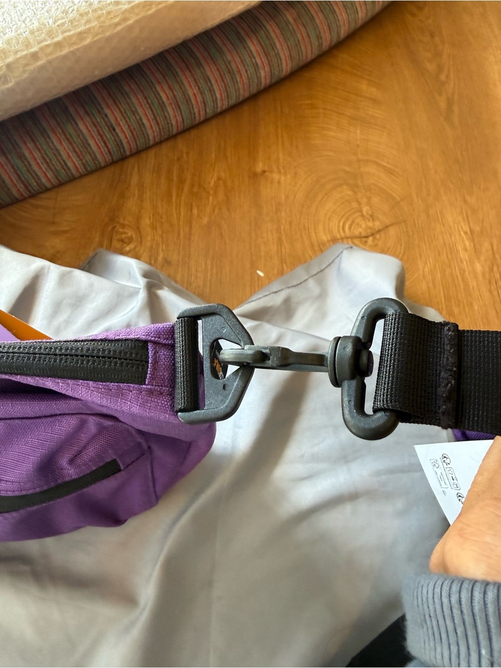 Vans Purple Crossbody Bag with Front Zip Pocket with bag accessorie - Picture 9 of 9